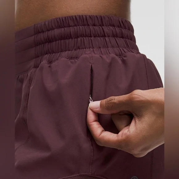 Lululemon Hotty Hot High-Rise Lined Short 2.5” - Goodnight Plum, Size 4 - Picture 5 of 6